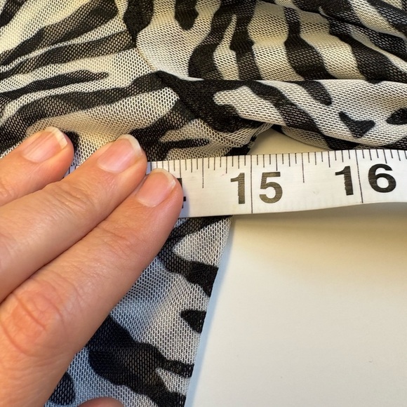 Streetwear Society mock turtleneck mesh animal print long sleeve top size Small - Picture 6 of 6